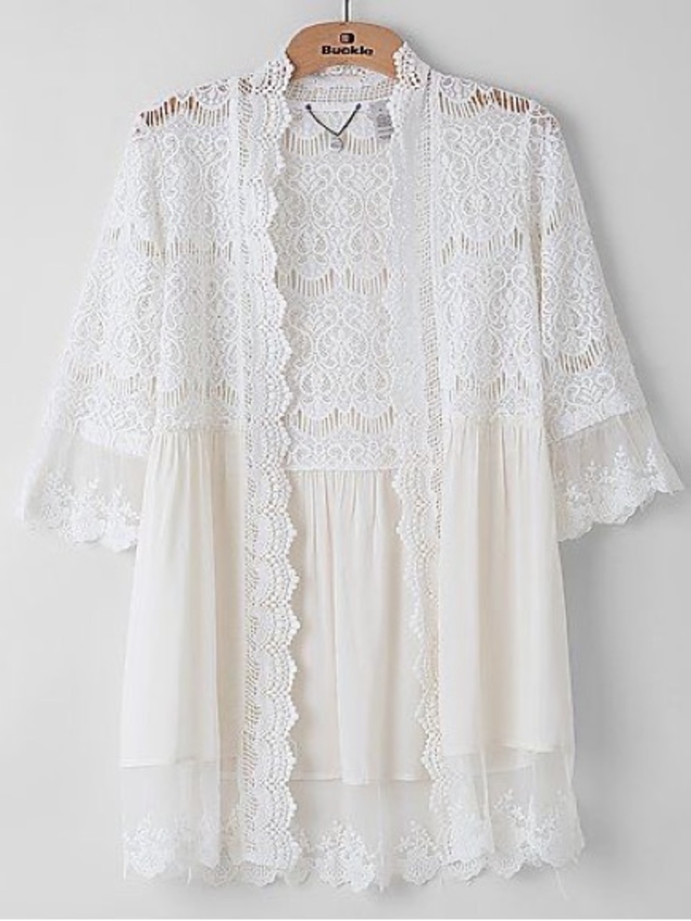 Buckle BKE Boutique Vintage White Crochet Lace Trimmed Cardigan Kimono